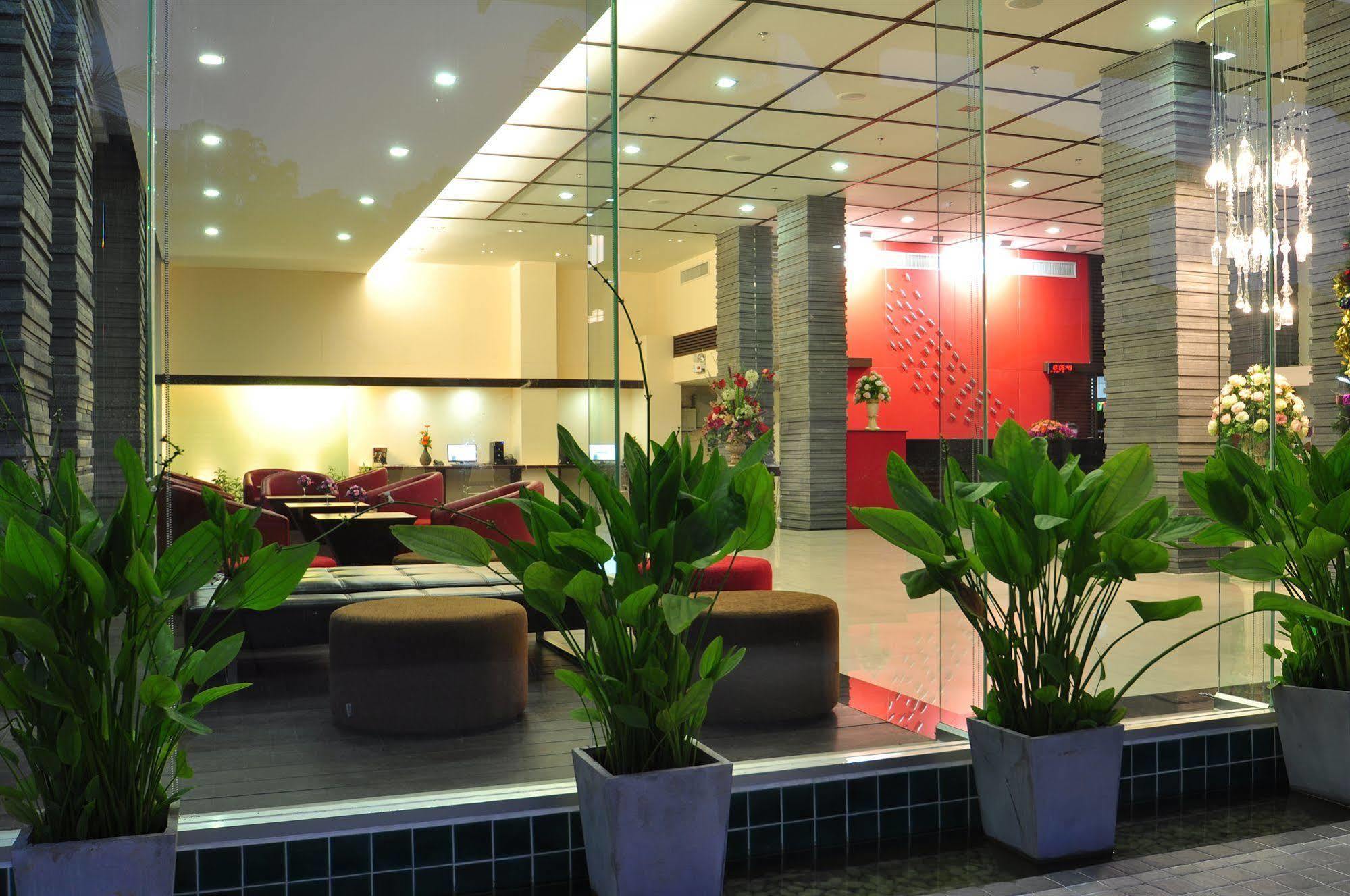 Mayflower Grande Hotel Τσιάνγκ Μάι Εξωτερικό φωτογραφία